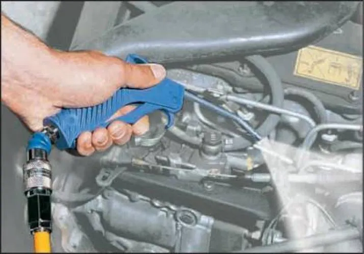 Anwendungsbeispiel 1 Kupplungsstecker NW 7,2 aus vernickeltem Stahl mit Außengewinde und Drehgelenk