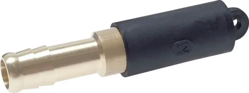 aufgesteckten Schutzkappe auf einem NW 5 Kupplungsstecker aus Messing