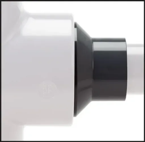 Anwendungsbeispiel 2: PVC-U Verbinder in einer Bewässerungsanlage montiert, der verschiedene Durchmesser verbindet