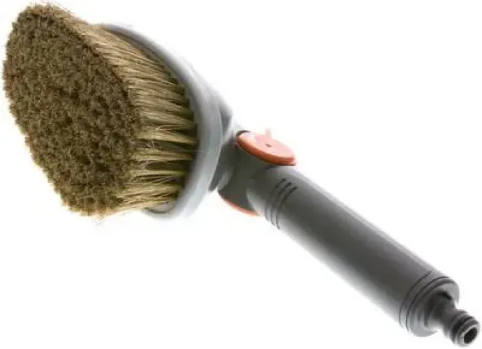 Detailansicht der Wasseranschlüsse und der Borstenqualität