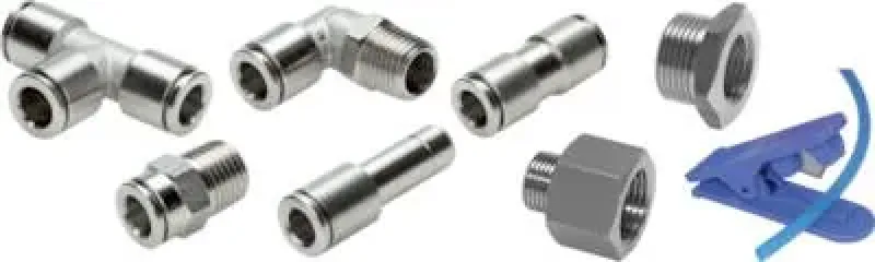 Detailaufnahme der hochwertigen, glänzenden Edelstahl-Oberfläche der Anschlüsse